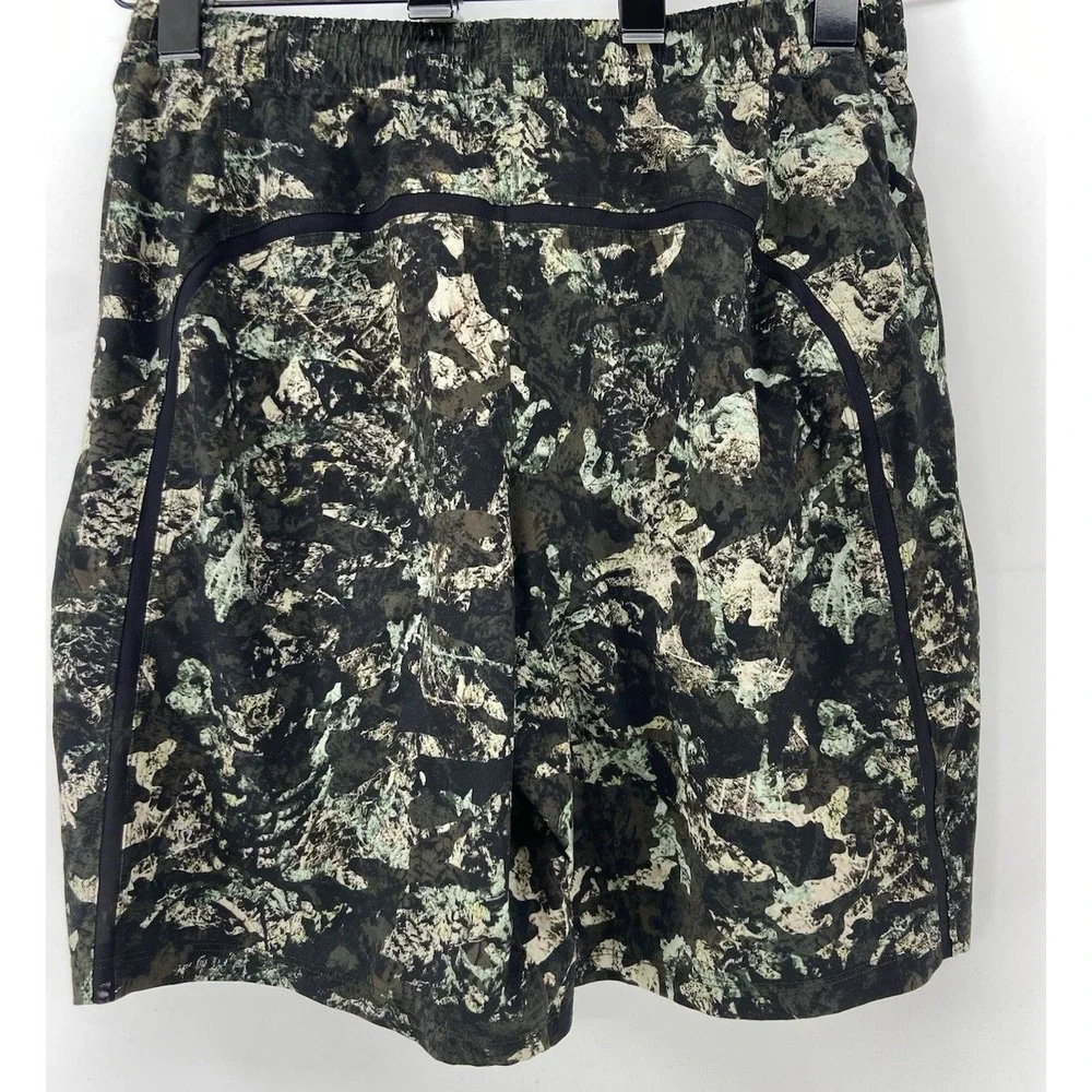 Lululemon Shorts Mens Medium Pace Breaker Forest Bark Camo Green 9